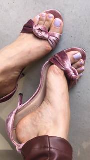 Alaine Crissiê feet photo thumbnail