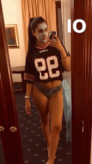 Valentina Vignali feet photo thumbnail
