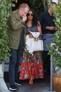 Salma Hayek feet photo thumbnail