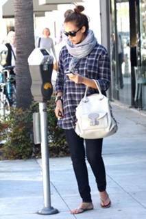 Jessica Alba feet photo thumbnail