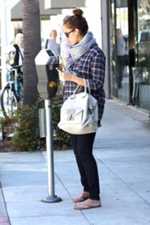 Jessica Alba feet photo thumbnail
