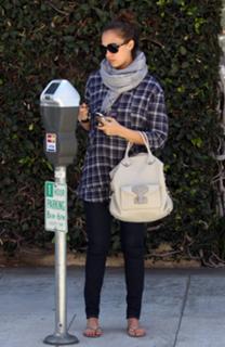 Jessica Alba feet photo thumbnail
