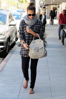 Jessica Alba feet photo thumbnail