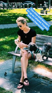 Laura Vandervoort feet photo thumbnail