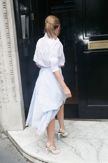 Kylie Minogue feet photo thumbnail