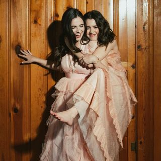 Laura Marano feet photo thumbnail