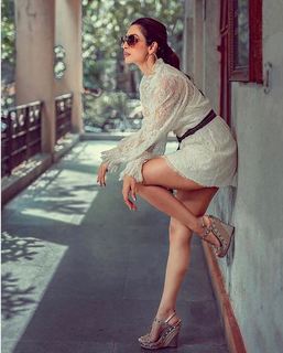 Malaika Arora feet photo thumbnail