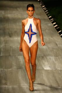 Izabel Goulart feet photo thumbnail