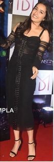 Shraddha Kapoor feet photo thumbnail