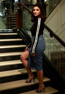 Parineeti Chopra feet photo thumbnail