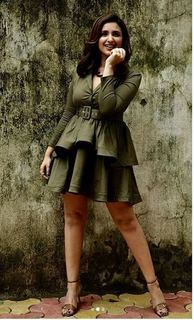 Parineeti Chopra feet photo thumbnail
