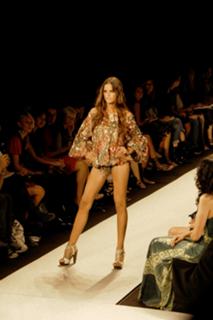 Izabel Goulart feet photo thumbnail