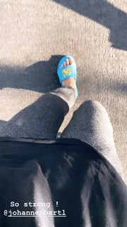 Amanda Cerny feet photo thumbnail