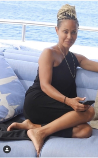 Jada Pinkett Smith feet photo thumbnail