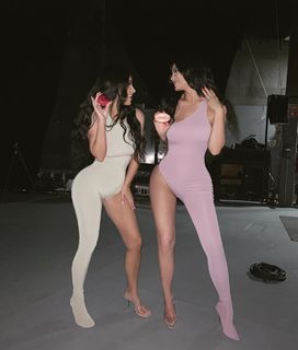 Kylie Jenner feet photo thumbnail