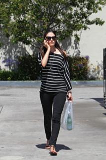 Emmy Rossum feet photo thumbnail