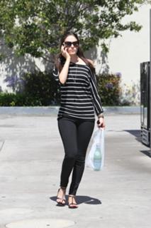 Emmy Rossum feet photo thumbnail