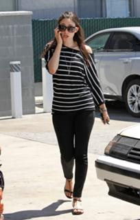 Emmy Rossum feet photo thumbnail