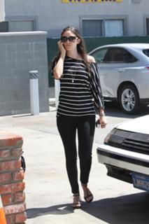 Emmy Rossum feet photo thumbnail