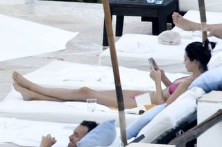 Kendall Jenner feet photo thumbnail