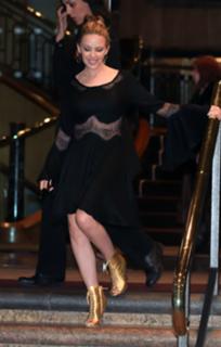 Kylie Minogue feet photo thumbnail