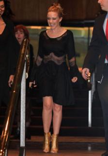 Kylie Minogue feet photo thumbnail