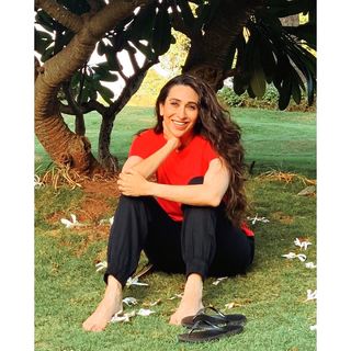 Karisma Kapoor feet photo thumbnail