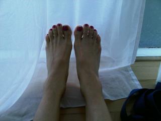 Constance Marie feet photo thumbnail