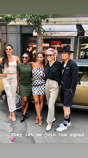 Rocsi Diaz feet photo thumbnail