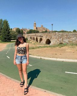 Kéfera Buchmann feet photo thumbnail
