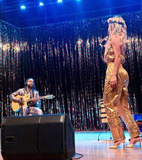 Carolina Dieckmann feet photo thumbnail