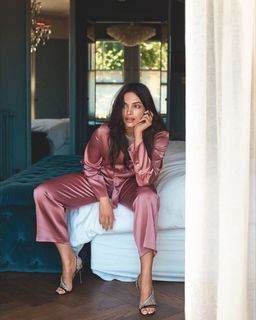 Deepika Padukone feet photo thumbnail