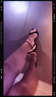 Xenia Tchoumitcheva feet photo thumbnail