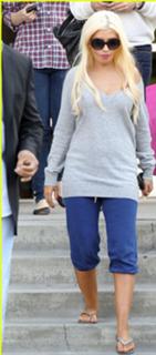 Christina Aguilera feet photo thumbnail