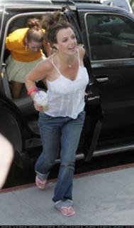 Britney Spears feet photo thumbnail