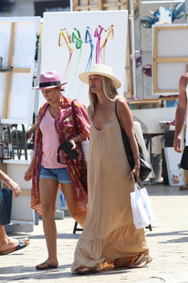 Kate Moss feet photo thumbnail