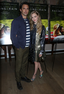 Amanda Seyfried feet photo thumbnail