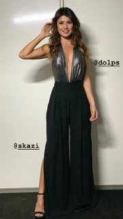 Paula Fernandes feet photo thumbnail
