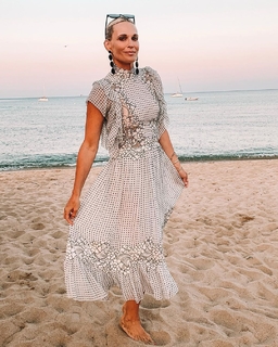 Molly Sims feet photo thumbnail