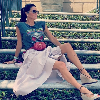 Angie Harmon feet photo thumbnail
