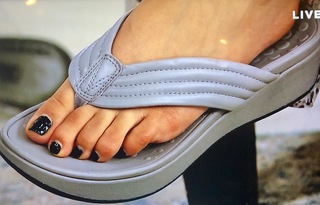Courtney Khondabi feet photo thumbnail