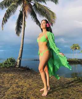 Natalie Noel Mariduena feet photo thumbnail