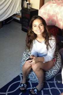 Natalie Noel Mariduena feet photo thumbnail