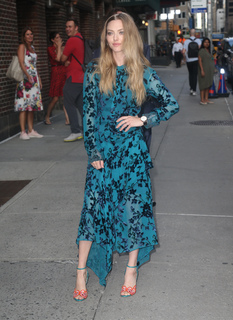 Amanda Seyfried feet photo thumbnail