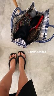 Chiara Ferragni feet photo thumbnail