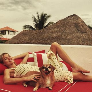 Martha Hunt feet photo thumbnail