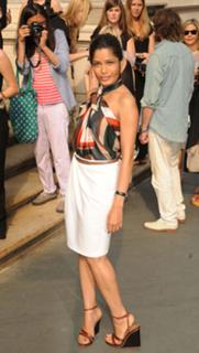 Freida Pinto feet photo thumbnail