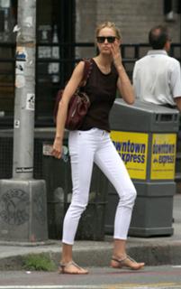 Karolina Kurkova feet photo thumbnail