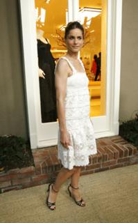 Amanda Peet feet photo thumbnail