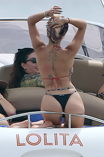 Rita Ora feet photo thumbnail